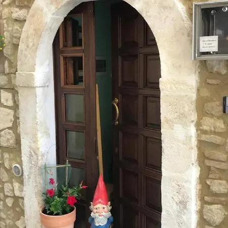 Lo Gnomo מלון